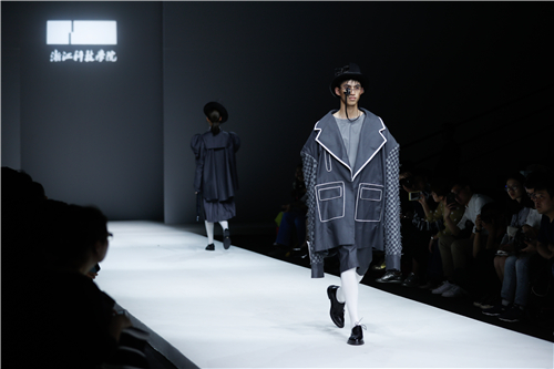 2018浙江科技双赢彩票
服装与服饰设计专业毕业生作品 亮相中国国际大学生时装周
