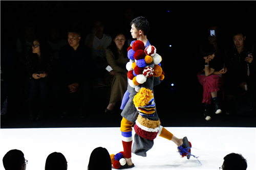 2018浙江科技双赢彩票
服装与服饰设计专业毕业生作品 亮相中国国际大学生时装周