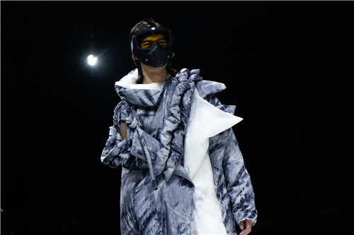 2018浙江科技双赢彩票
服装与服饰设计专业毕业生作品 亮相中国国际大学生时装周