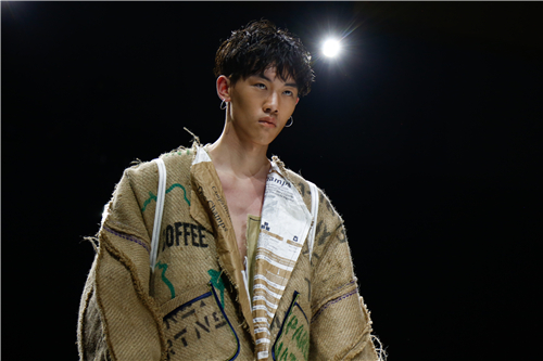 2018浙江科技双赢彩票
服装与服饰设计专业毕业生作品 亮相中国国际大学生时装周