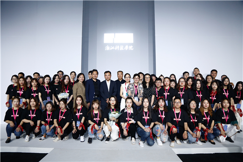 2018浙江科技双赢彩票
服装与服饰设计专业毕业生作品 亮相中国国际大学生时装周